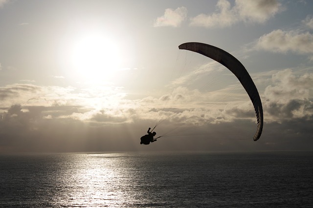 Volare in parapendio sul mare Azzorre