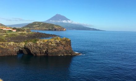 Pico visto da Castelo Branco a Faial, Azzorre
