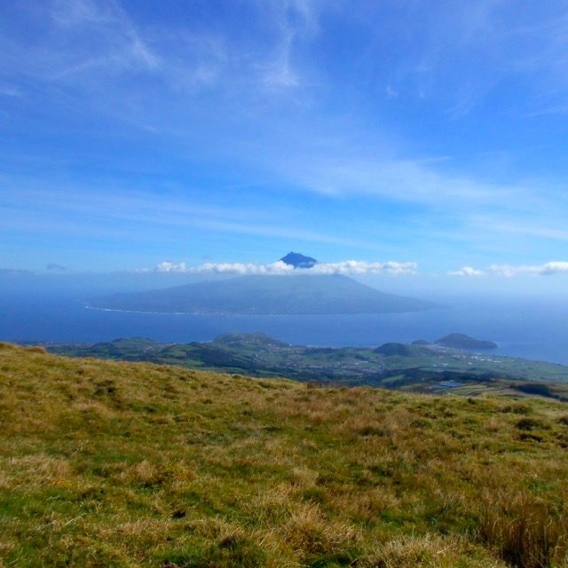 Pico visto dalla cima della Caldeira, Faial